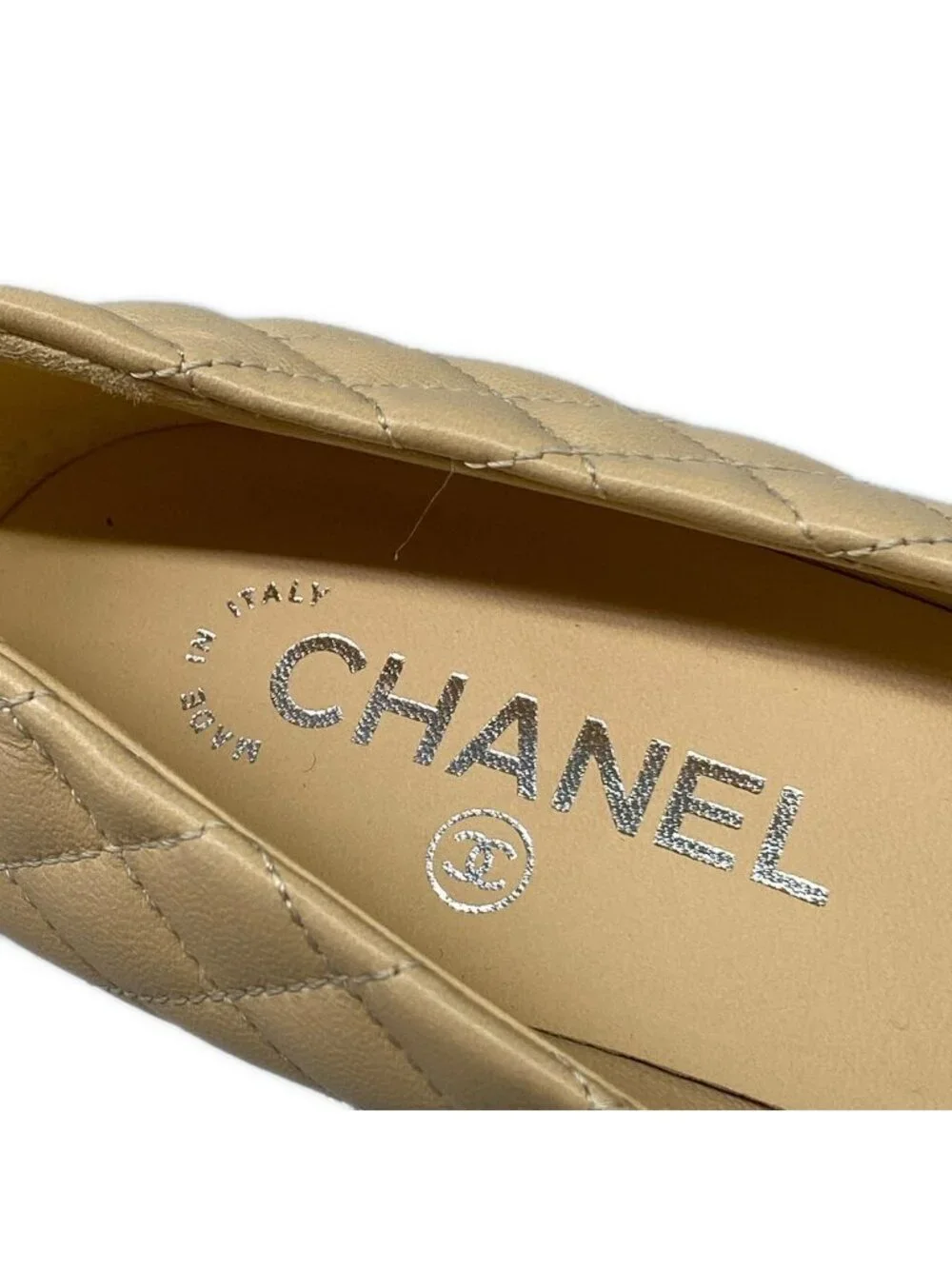 Chanel Pumps C CC Logo Beige Black Quilted Lambskin Heels